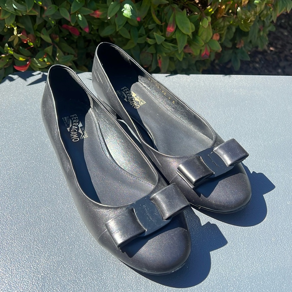 SALVATORE FERRAGAMO black flat shoes Size 9 feels like size 8